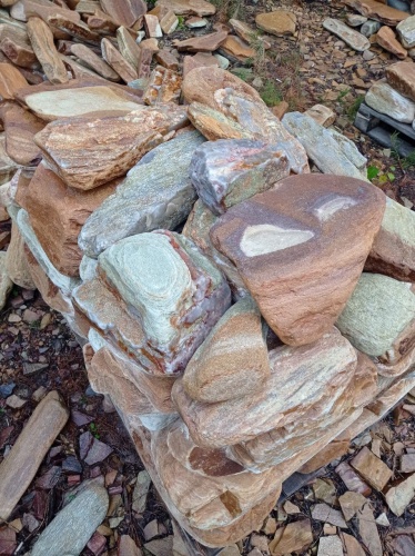 Златолит жёлтый, жёлто-зелёный глыбки и валуны для ланшафтного дизайна купить в Республике Хакасия