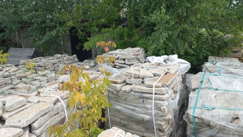 Плитняк галтованный гранитный для ландшафтного дизайна купить в Республике Хакасия