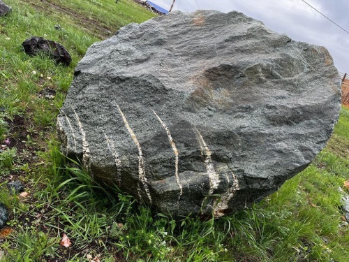 Гигантские зелёные валуны для ландшафтного дизайна весом более 5 тонн купить в Республике Хакасия