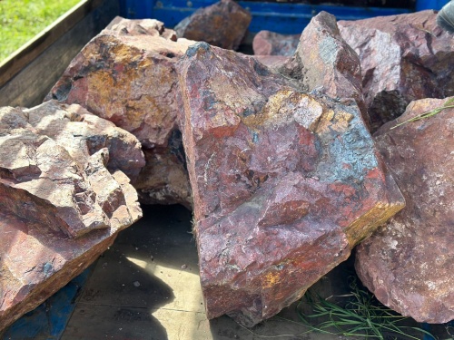 Ландшафтные глыбы красно-фиолетовые 200-1000 килограмм купить в Республике Хакасия