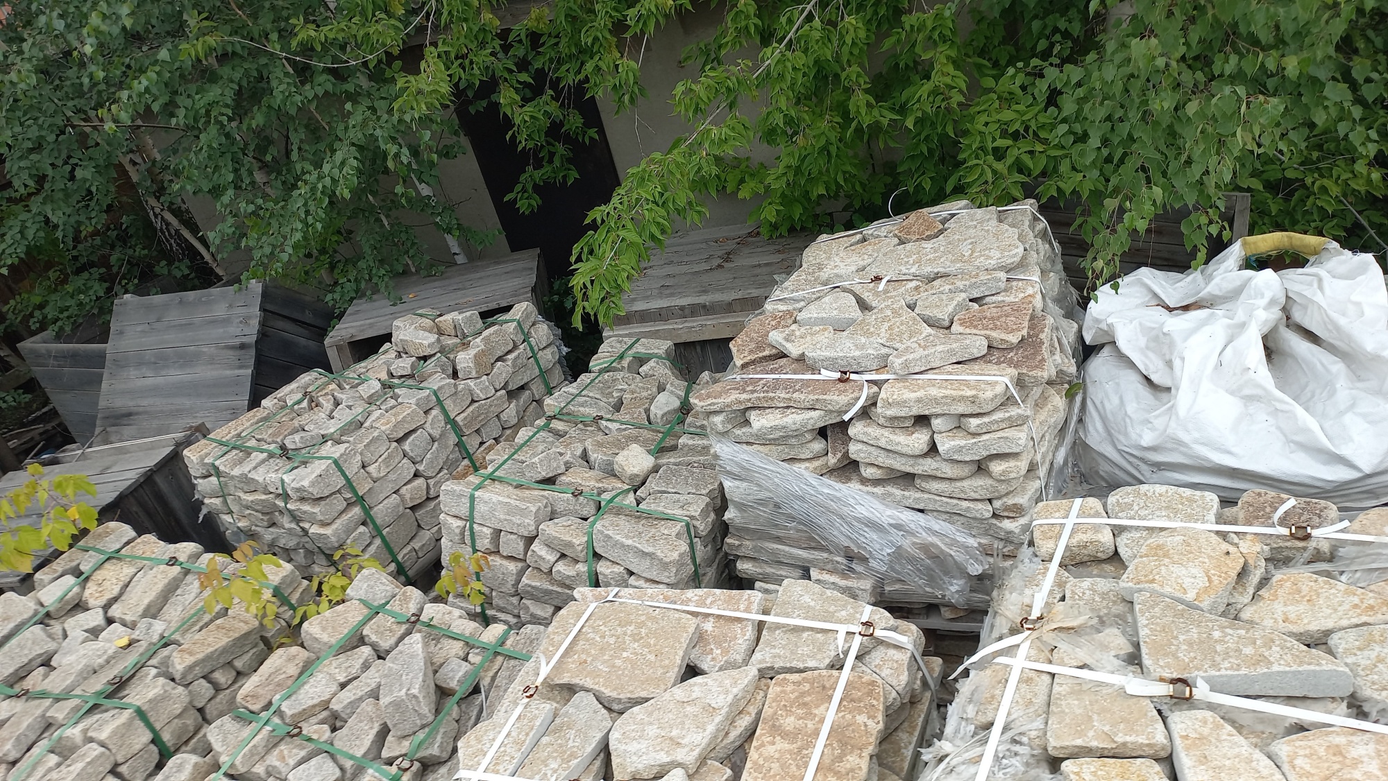 Плитняк гранитный галтованный купить в Республике Хакасия