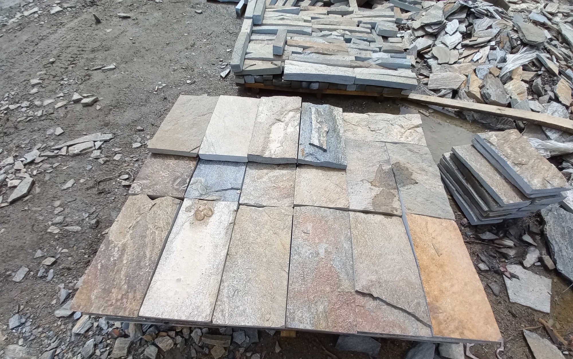 Плитка пилёная златолит Уральский для цоколя, отмостки купить в Республике Хакасия