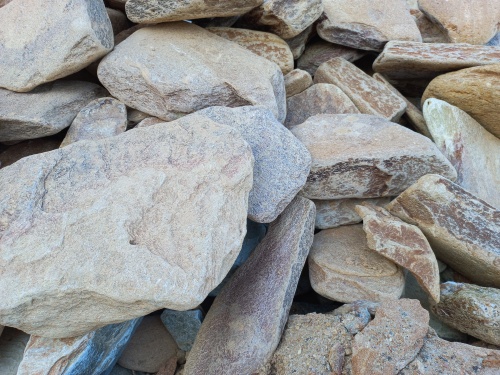 Златолит жёлтый, жёлто-зелёный глыбки и валуны для ланшафтного дизайна купить в Республике Хакасия