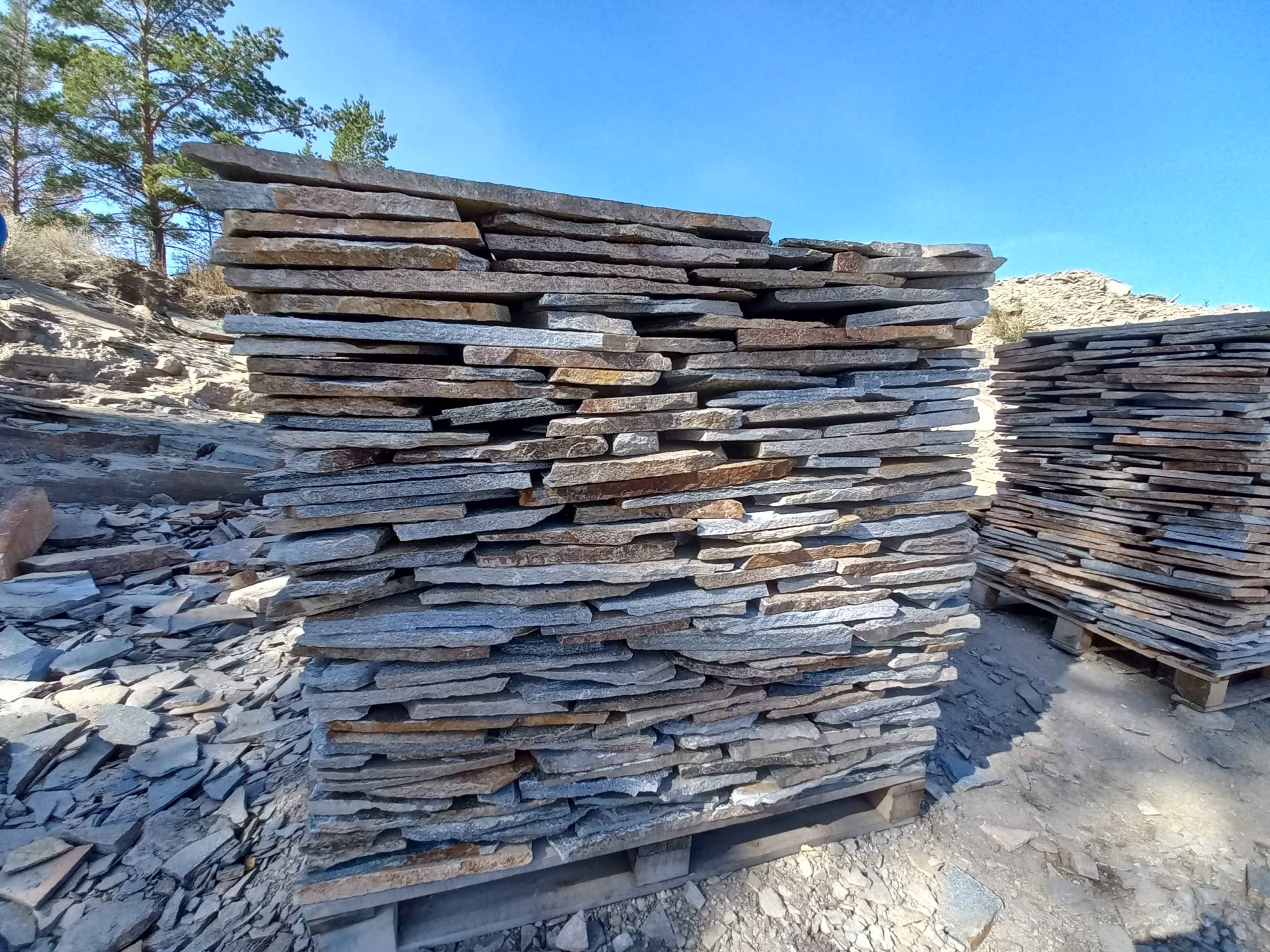 Плитняк златолит серебристый для фасада купить в Республике Хакасия