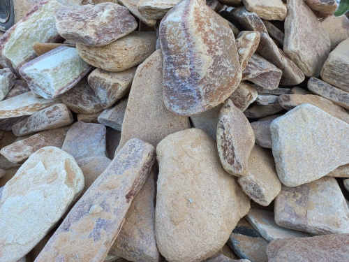 Златолит жёлтый, жёлто-зелёный глыбки и валуны для ланшафтного дизайна купить в Республике Хакасия